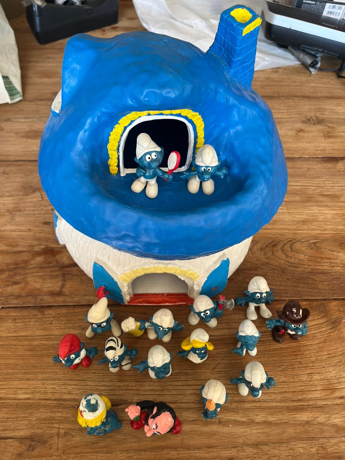Leuk smurfenhuis met 16 smurfjes, Ophalen of Verzenden, Zo goed als nieuw, Verschillende Smurfen