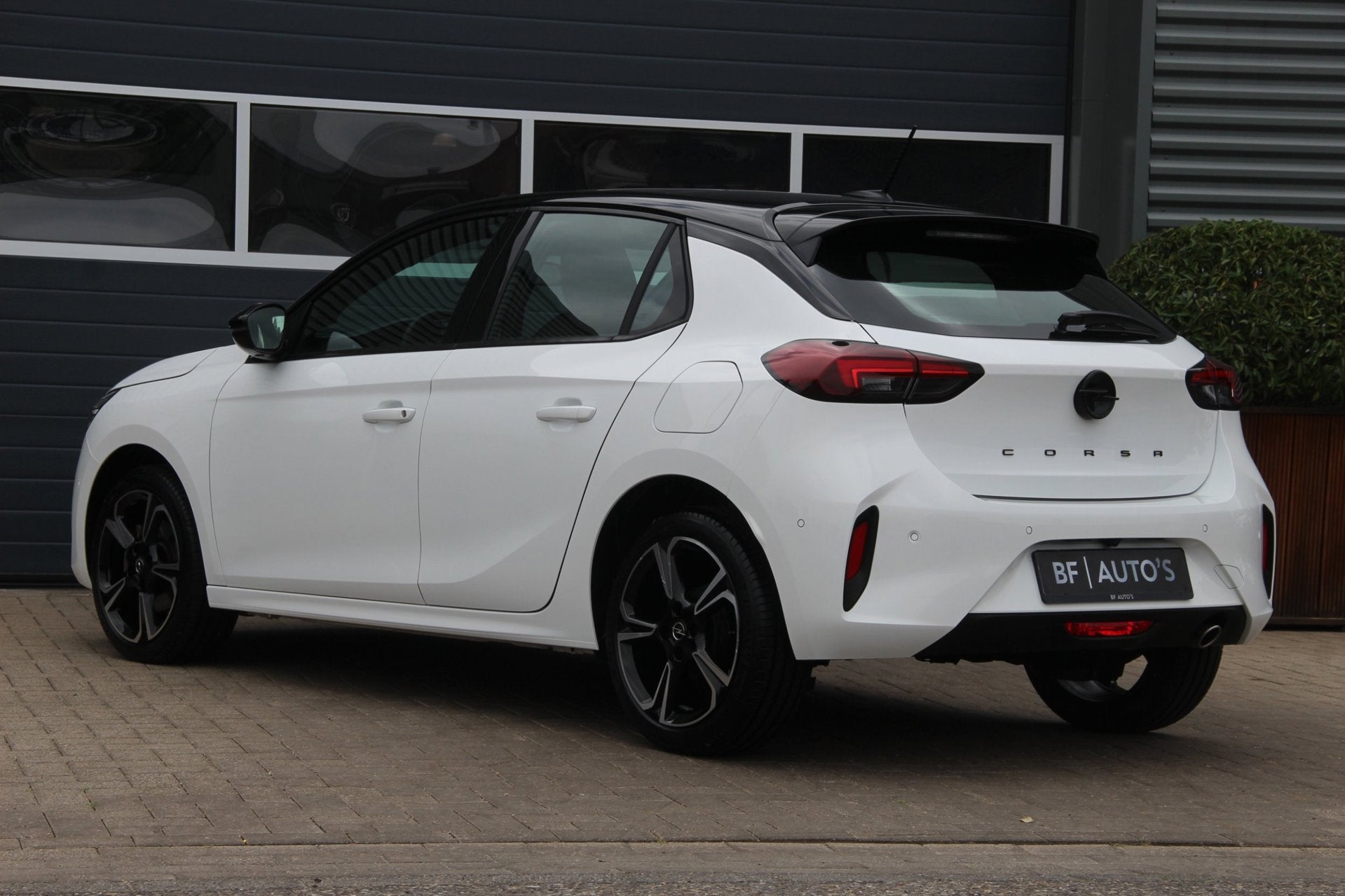 Opel Corsa 1.2 Turbo Ultimate 100PK | PANO | STOEL/STUUR VER, Voorwielaandrijving, Gebruikt, Zwart, 1199 cc