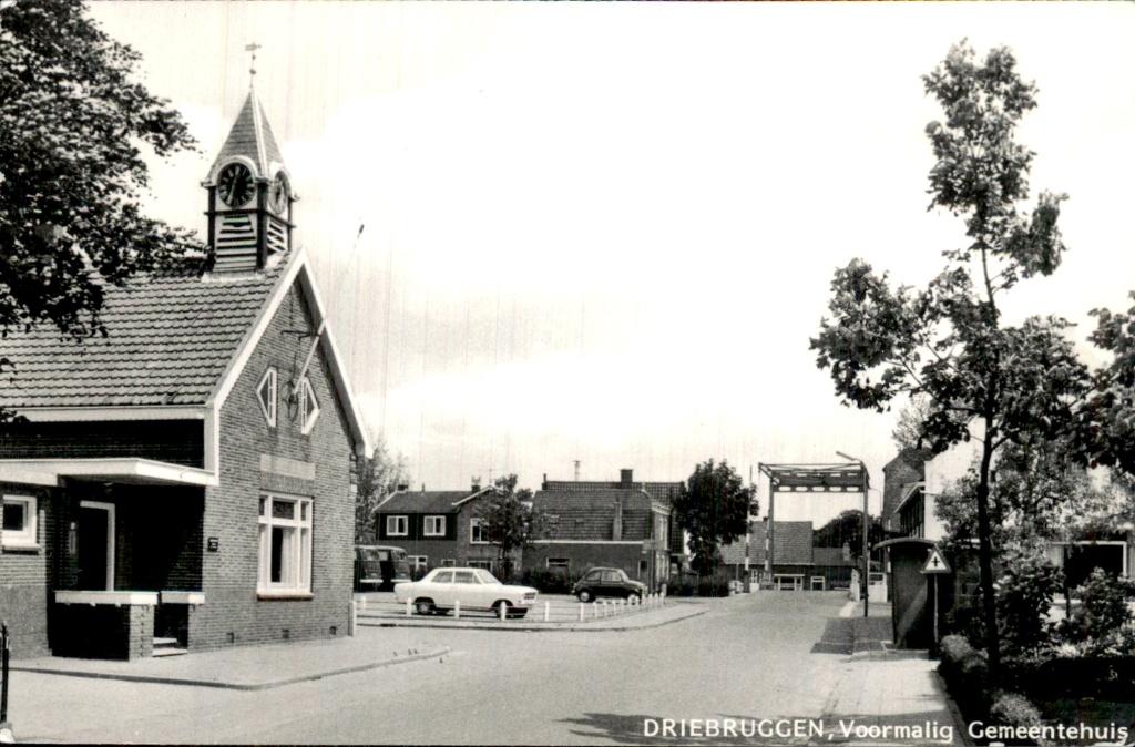 Driebruggen - Voormalig Gemeentehuis - Straatzicht, Ophalen of Verzenden, 1960 tot 1980, Ongelopen, Zuid-Holland