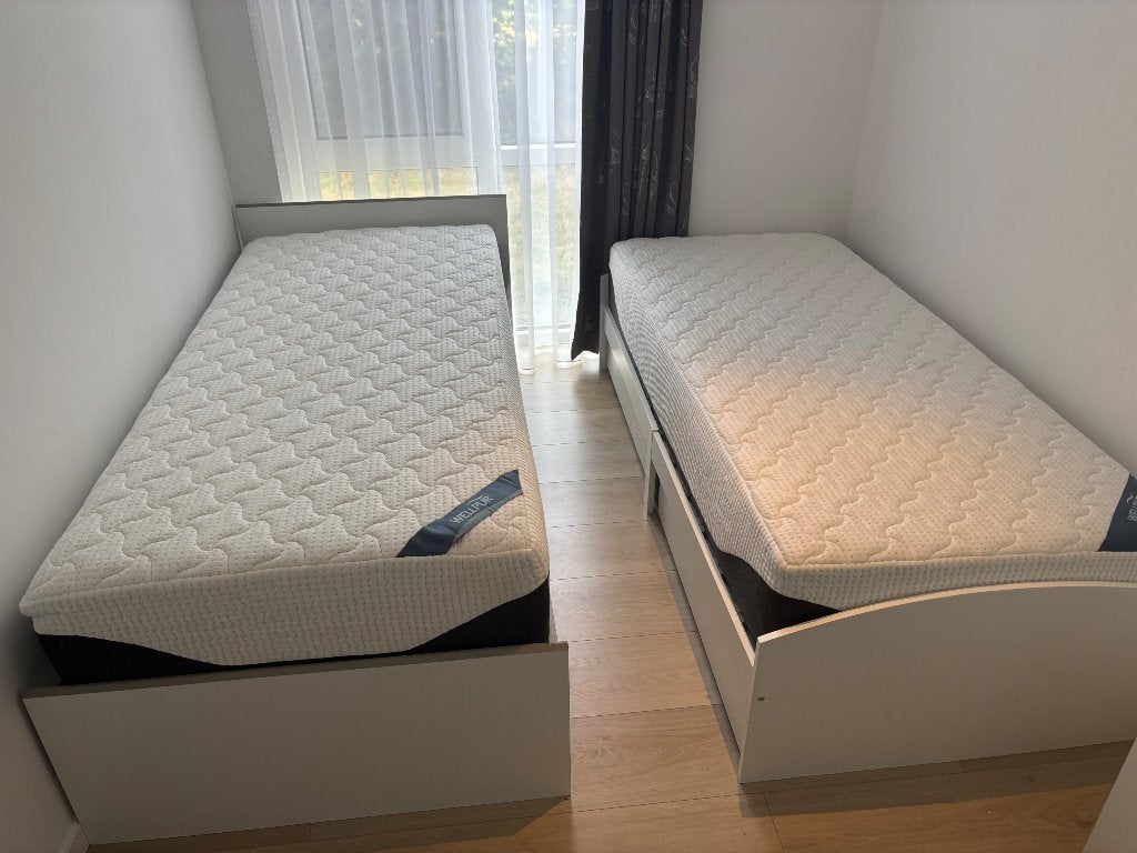 2 x 1 persoons witte bedden 90x200, Ophalen, Gebruikt, 90 cm, Eenpersoons