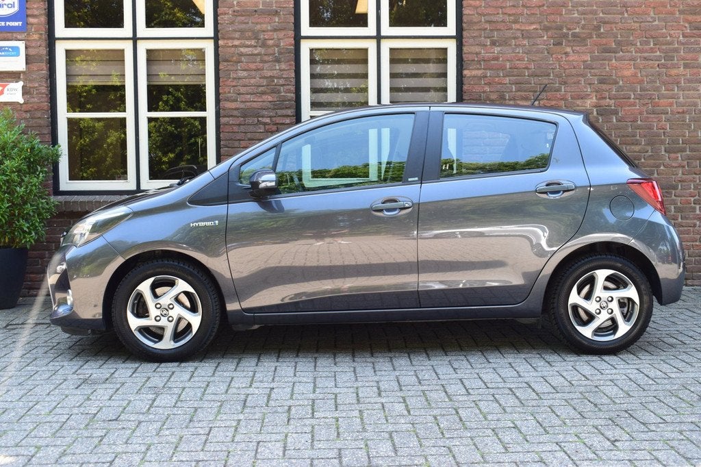 Toyota Yaris 1.5 Hybrid Aut. Aspiration Camera | Stoelverwar, 1497 cc, Gebruikt, 4 cilinders, Met garantie (alle)