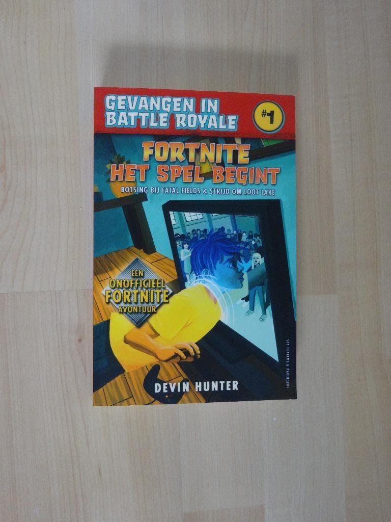 Gevangen in Battle Royale 1 - Fortnite - Het spel begint, Ophalen of Verzenden, Zo goed als nieuw