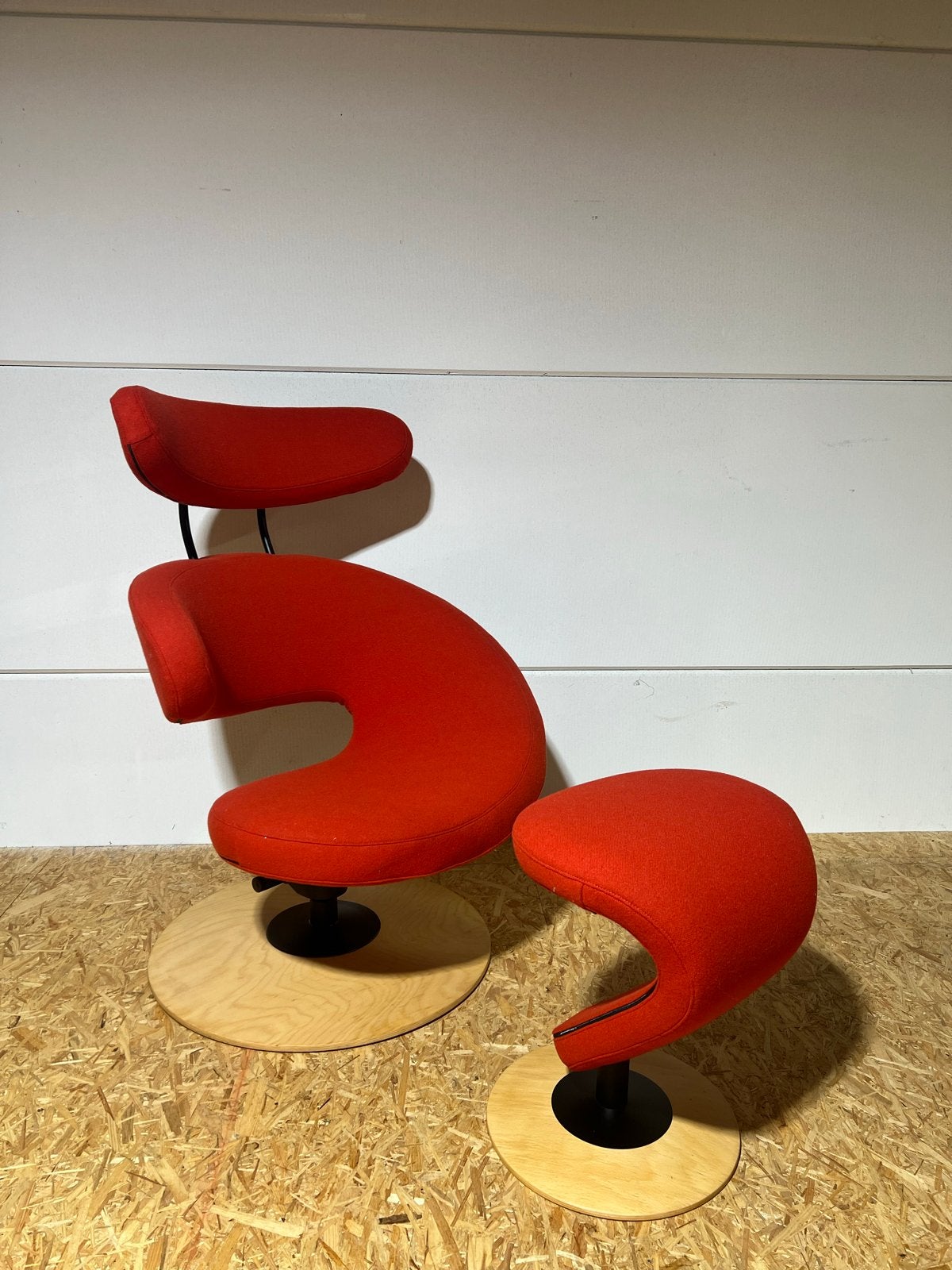 Stokke Peel fauteuil met hocker - rood/oranje, nieuwstaat, Ophalen, Overige kleuren, Nieuw, Stof