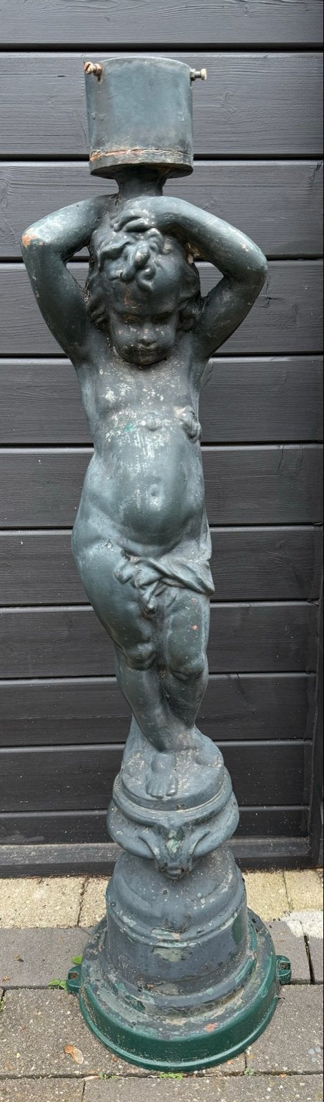Antiek gietijzeren beeld van putto/engel, Ophalen, Overige onderwerpen, 50 - 100 cm, Gepatineerd