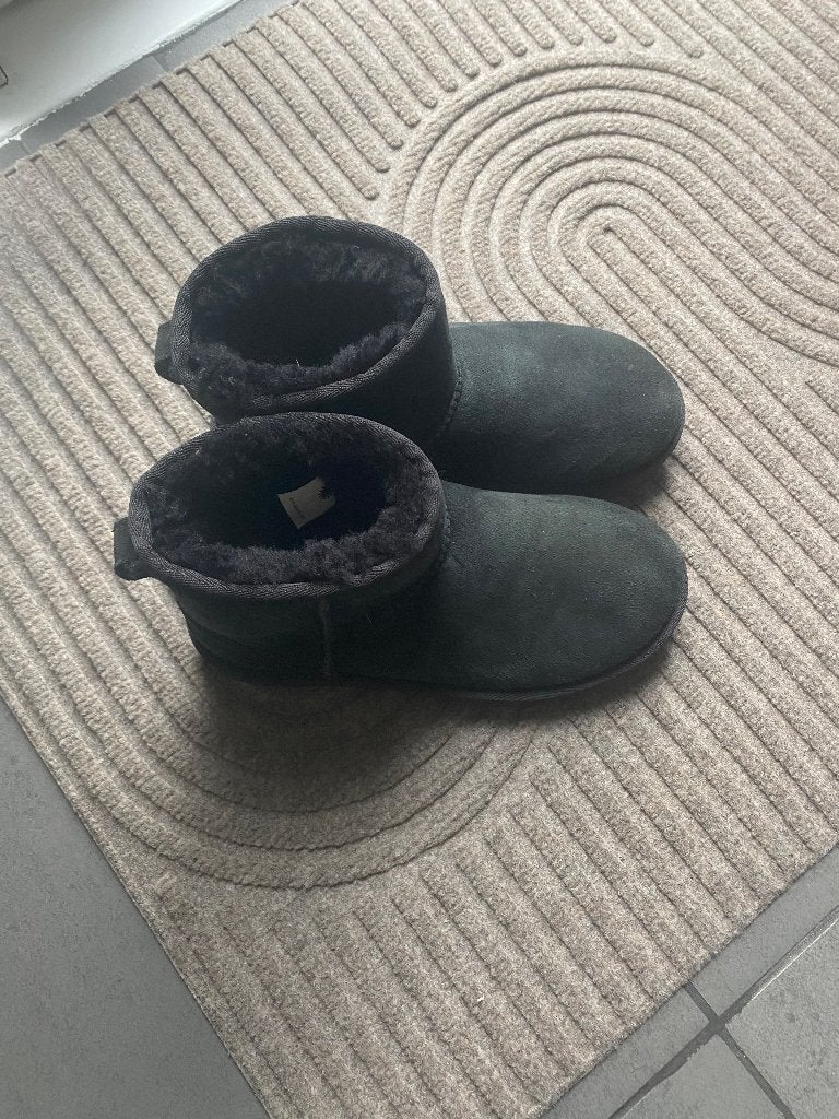 Ugg maat 36, Ophalen, UGG, Zwart, Lage of Enkellaarzen