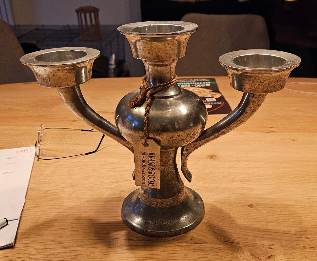 Brass & Boom zware kandelaar met 3 armen., Ophalen, Overige kleuren, 25 tot 50 cm, Zo goed als nieuw