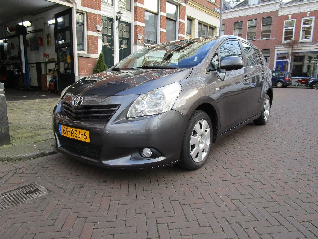 Toyota Verso 1.8 Vvti CVT  AUTOMAAT 5-Drs  Airco  Navi, Auto's, 4 cilinders, Automatische klimaatregeling, Grijs, 1300 kg