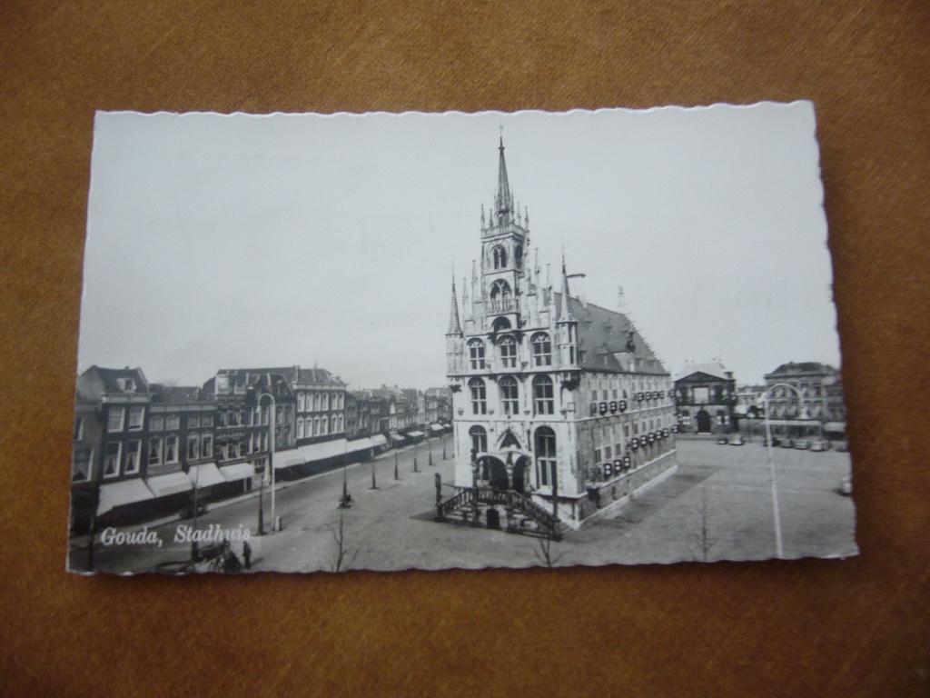 GOUDA  =  STADHUIS, Verzamelen, Ansichtkaarten | Nederland, Ophalen of Verzenden, 1940 tot 1960, Gelopen, Zuid-Holland