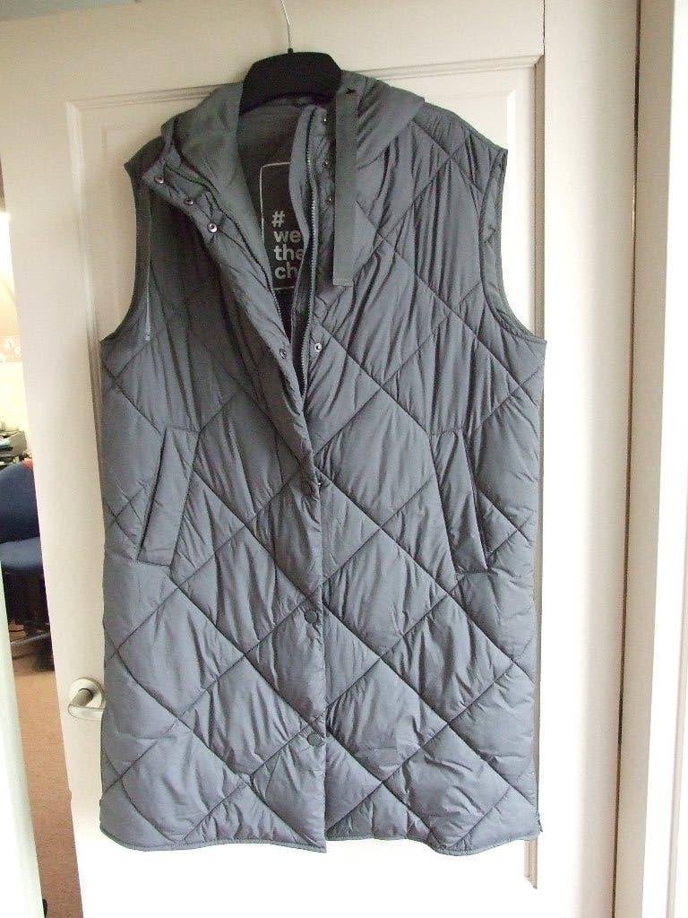 C&A nieuwe lange bodywarmer khaki kleur maat 40, Kleding | Dames, Bodywarmers, Maat 38/40 (M), Overige kleuren, Nieuw, Ophalen of Verzenden