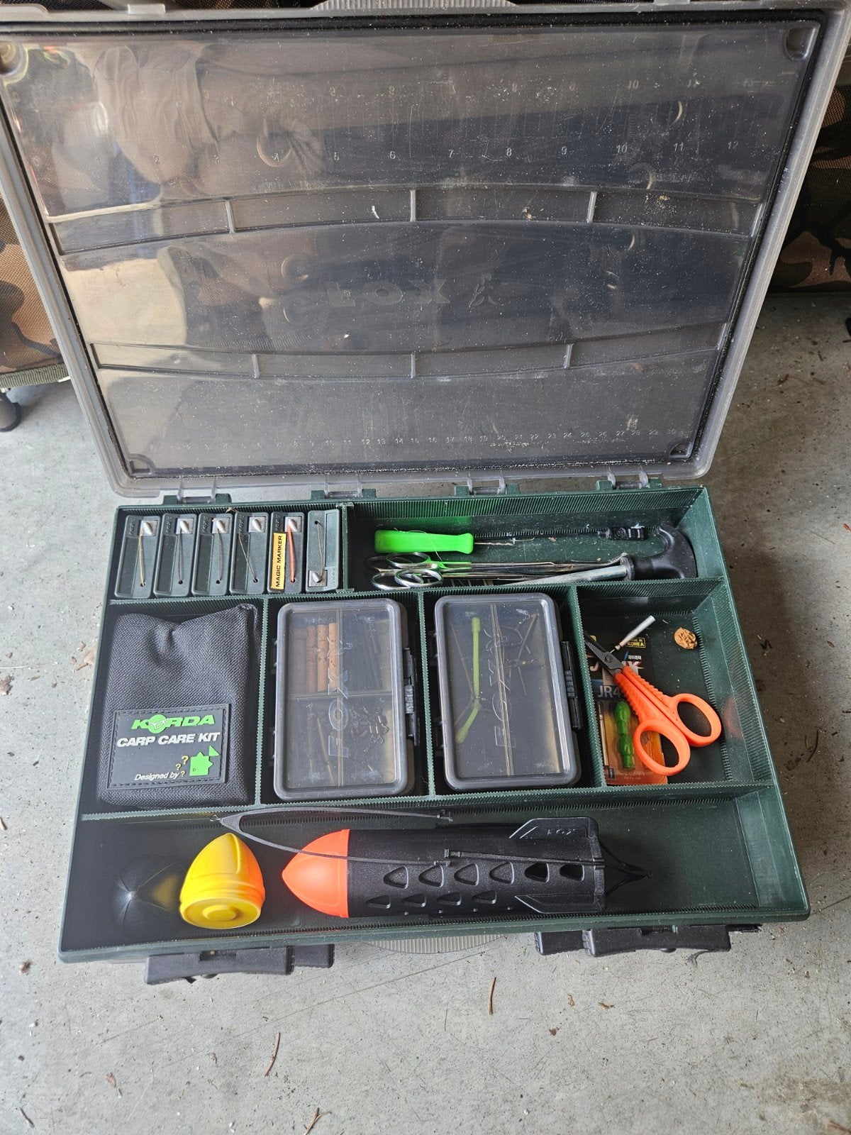 Zeer goed gevulde Fox tacklebox voor karpervissen, Ophalen of Verzenden, Gebruikt, Koffer of Tas