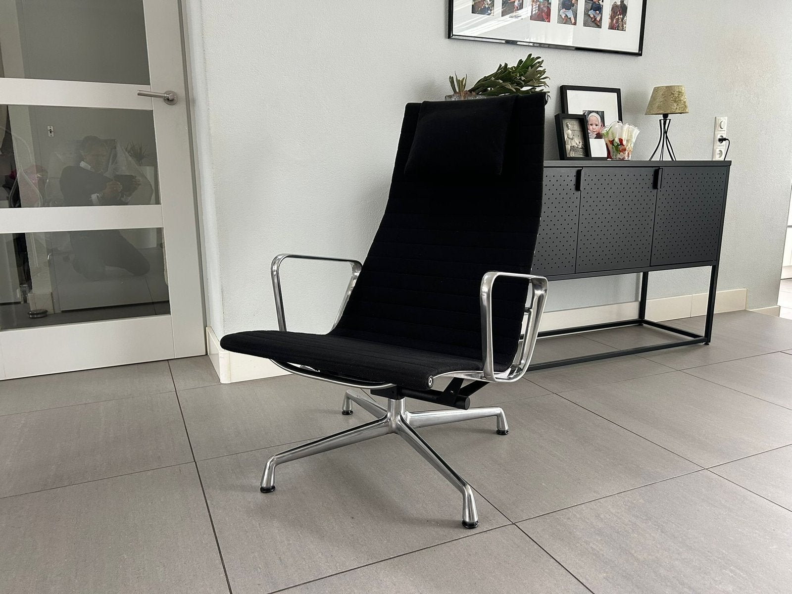 Vitra Eames ea124 fauteuil hopsak zwart, Vitra, Ophalen of Verzenden, Zo goed als nieuw, Nvt