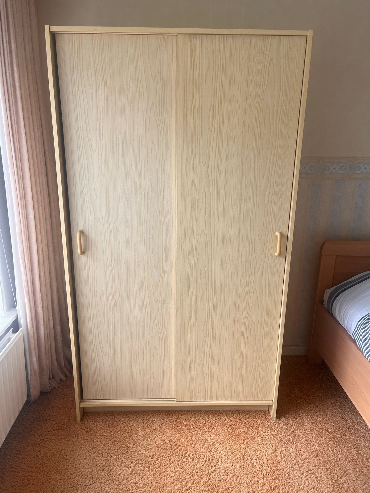 Kledingkast met schuifdeuren - Licht hout, Ophalen, Met plank(en), Gebruikt, 100 tot 150 cm