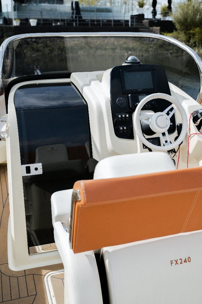 Invictus FX 240 Consoleboot, 70 pk of meer, Elektrische start, Zo goed als nieuw, 250 pk