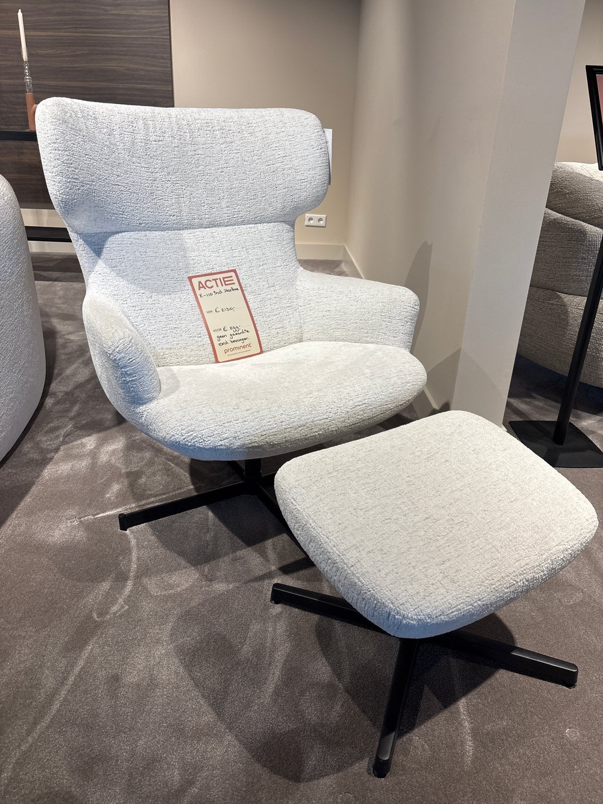 PROMINENT PURMEREND. Bijzet fauteuil X-110 incl. hocker, Huis en Inrichting, Ophalen of Verzenden, Zo goed als nieuw, Stof