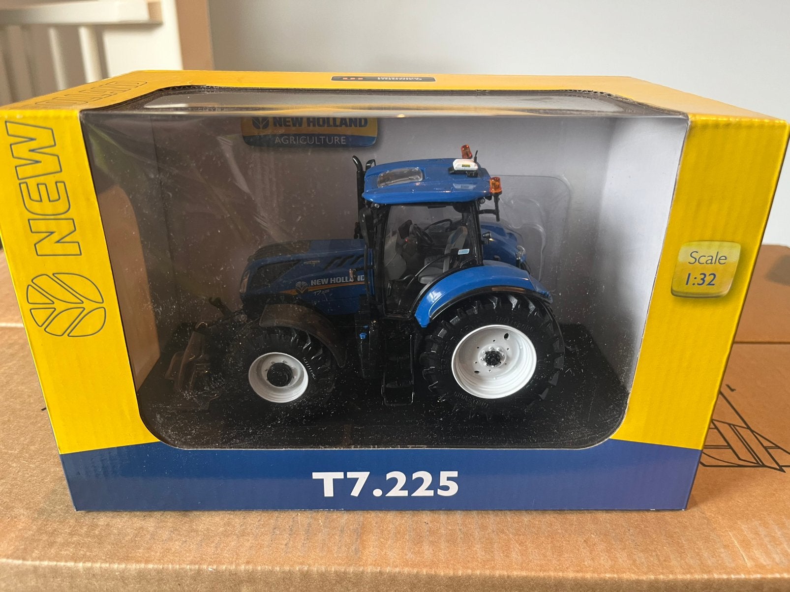 New Holland T7.225 trekker UH 4893, Ophalen of Verzenden, Zo goed als nieuw, Tractor of Landbouw, Universal Hobbies