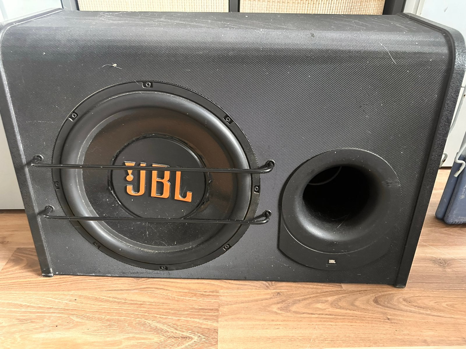 JBL Subwoofer met Versterker - Krachtige Bass voor Auto, Audio, Tv en Foto, Luidsprekers, Gebruikt, Ophalen of Verzenden, 120 watt of meer