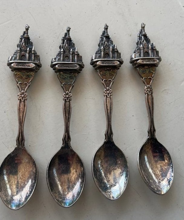 4 originele Euro Disney Paris koffielepeltjes, Antiek en Kunst, Antiek | Bestek, Ophalen of Verzenden