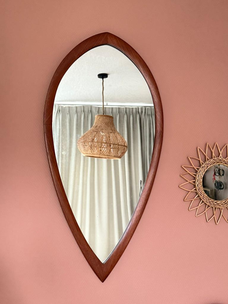 Vintage Deense Spiegel Teak Druppelvorm, Huis en Inrichting, Woonaccessoires | Spiegels, Ophalen, Minder dan 50 cm, Zo goed als nieuw