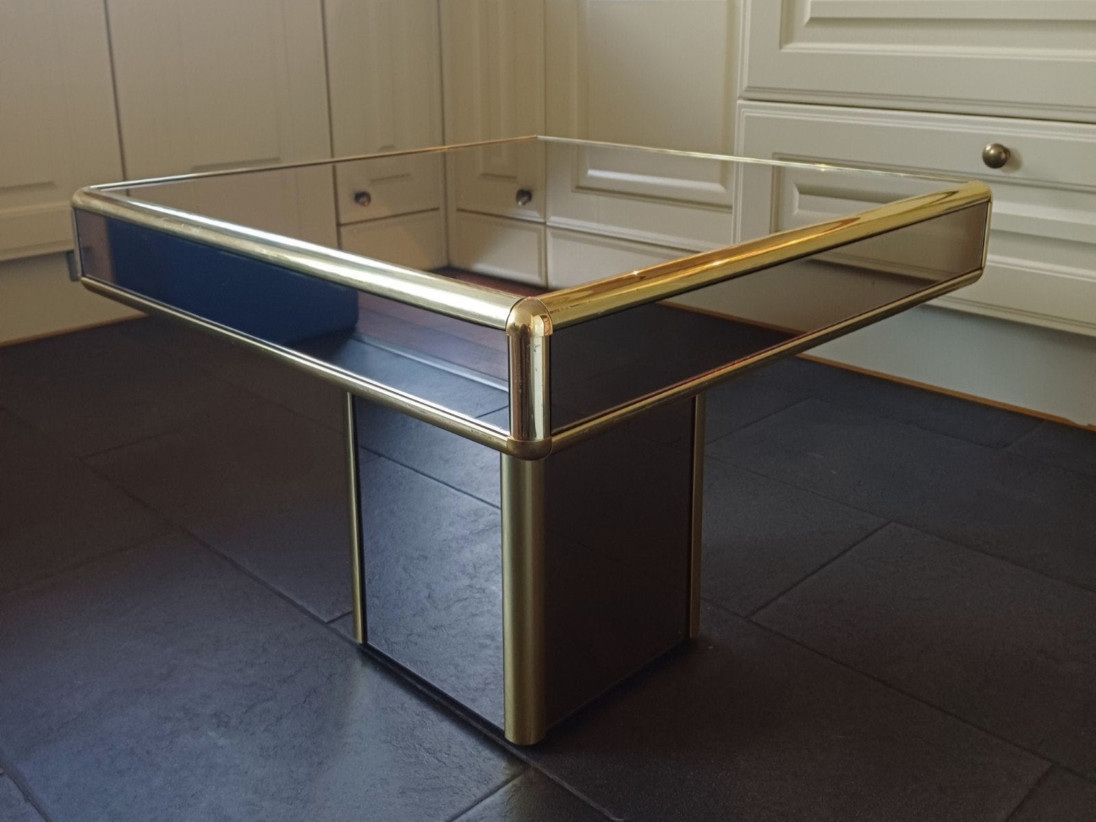 Vintage Salontafel Jaren 70 – Spiegelglas & Goud, 50 tot 100 cm, Vintage 70s Hollywood Regency Salontafel, Glas, Vierkant