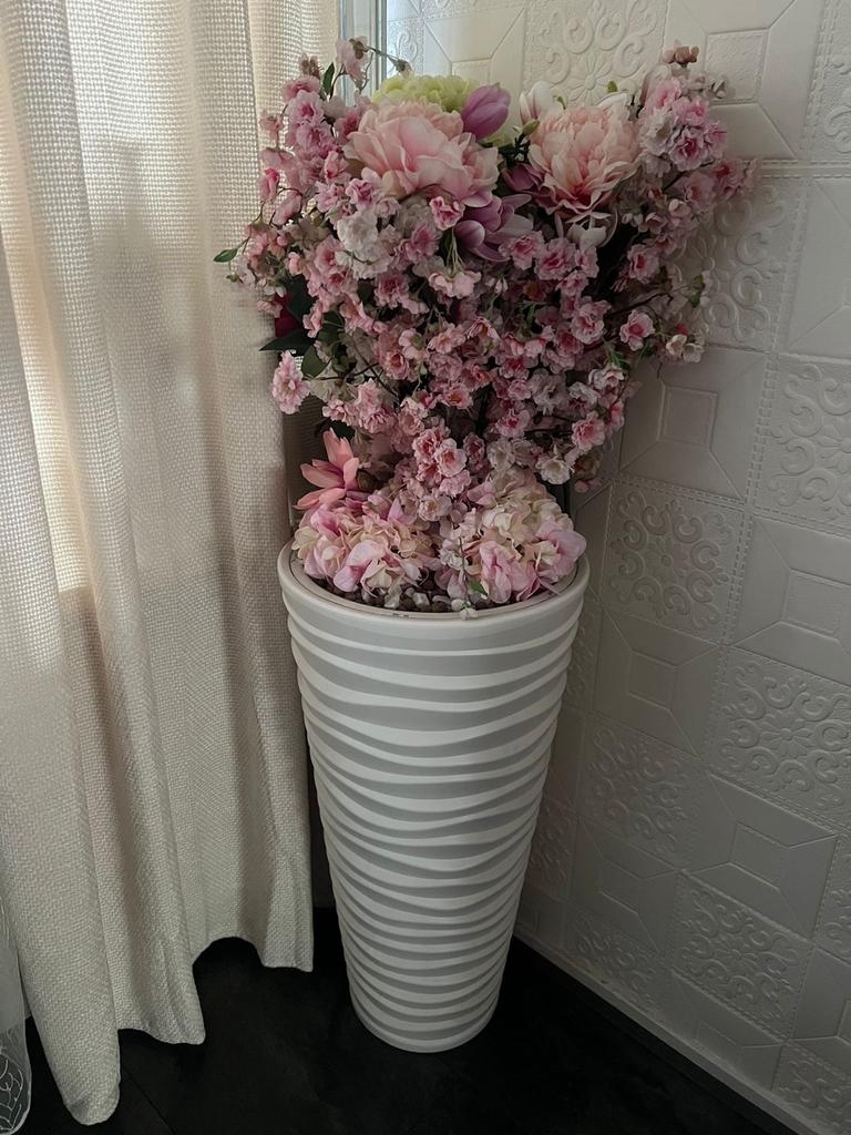 Grote kunstplant met roze bloesem en pot, Huis en Inrichting, Woonaccessoires | Kunstplanten en Kunstbloemen, Ophalen, Binnen
