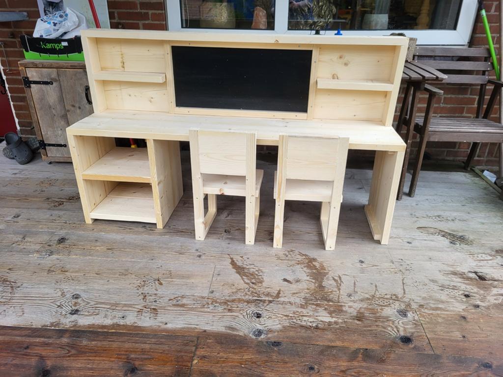 Kinderbureau steigerhout 2, Ophalen