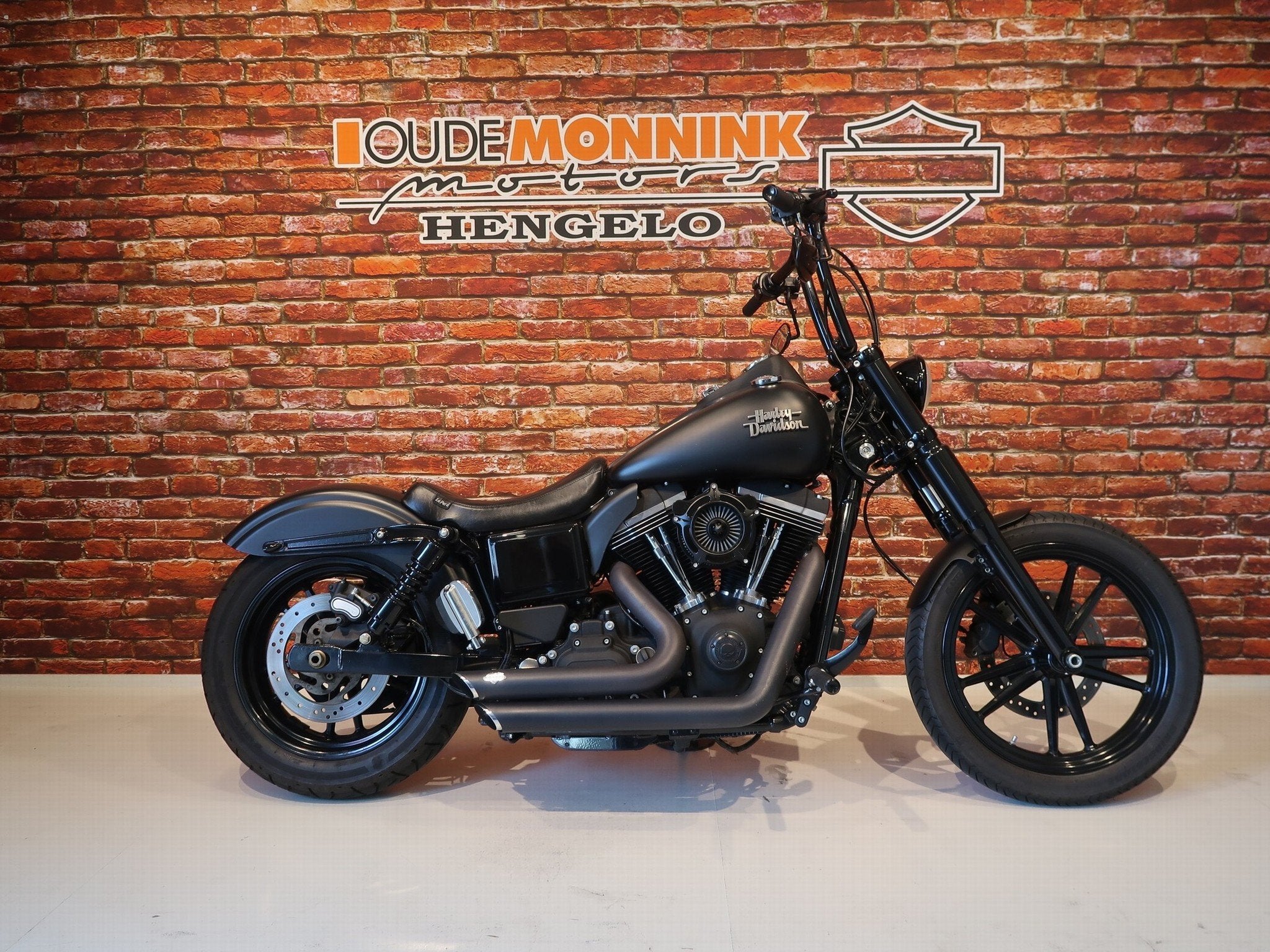 Harley-Davidson FXDB Dyna Streetbob 1690 (bj 2016), Motoren, Info@harley-davidson.com, Bedrijf, Laan van Vredenoord 33
2289 DA  Rijswijk ZH