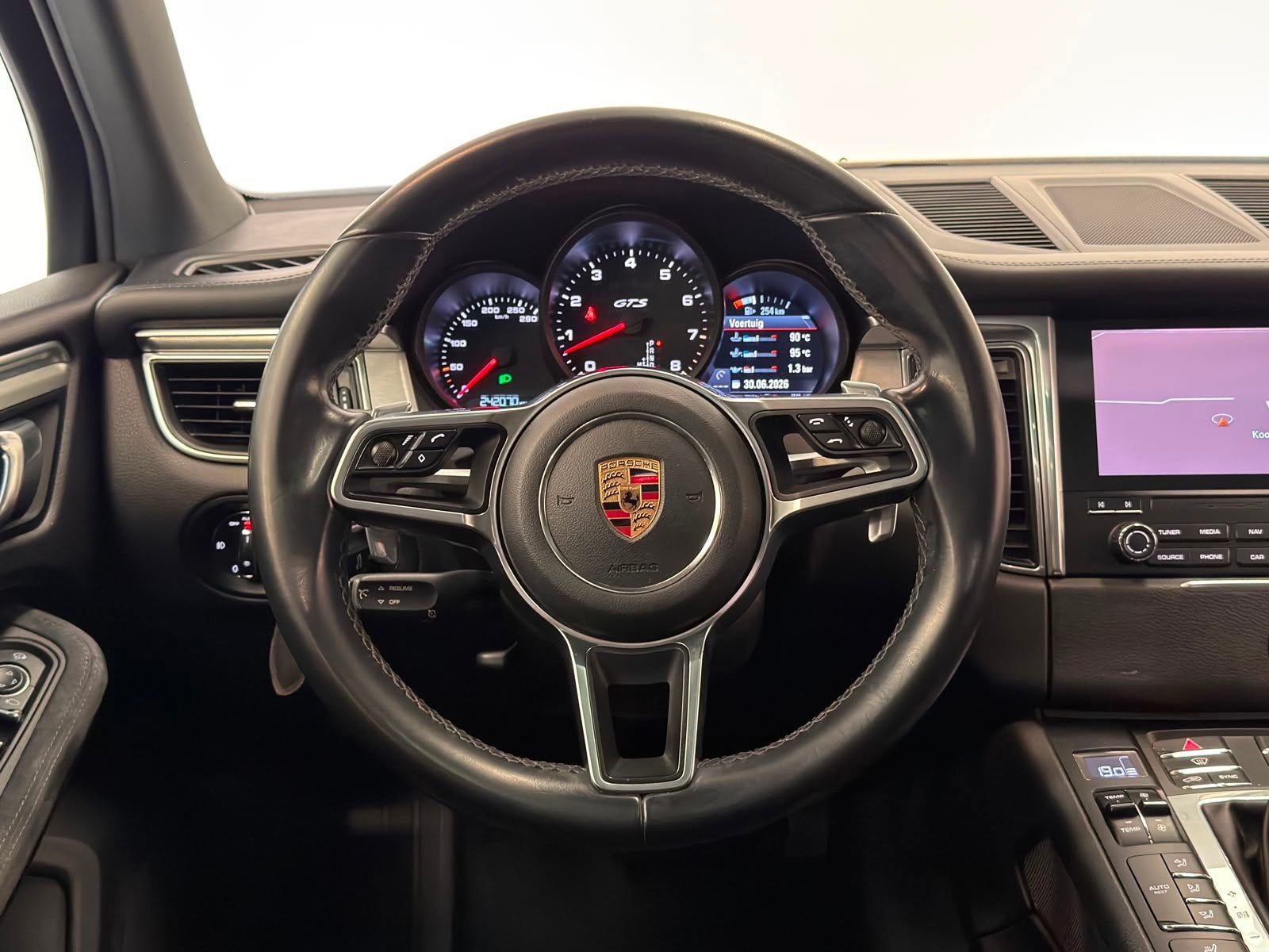 Foto 12 van Porsche Macan 3.0 GTS / Pano / Luchtvering / Trekhaak