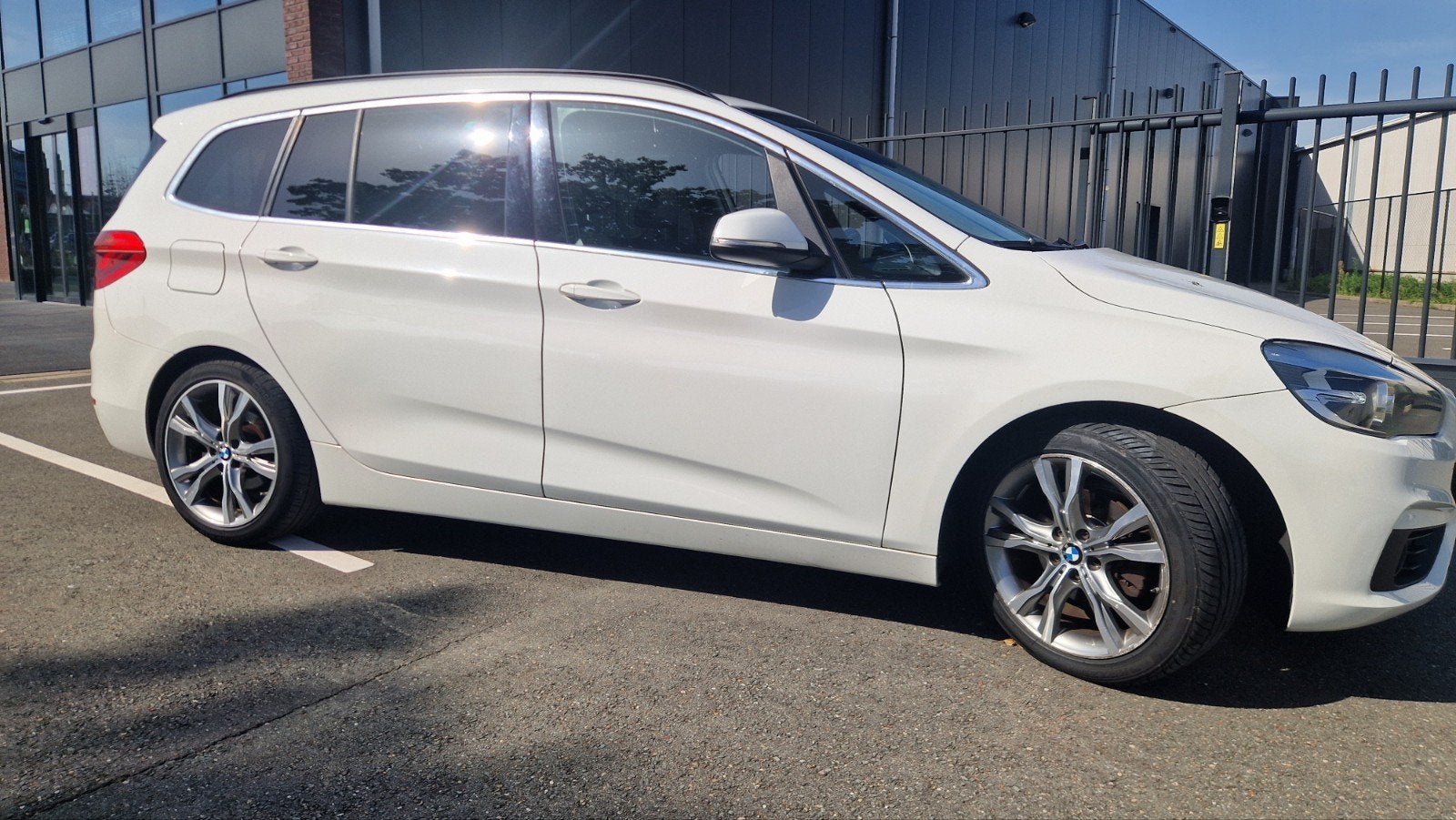 BMW 2-Serie Gran Tourer 1.5 216D 85KW AUT 2015 Wit, Auto's, Zwart, 2-Serie Gran Tourer, Wit, Diesel