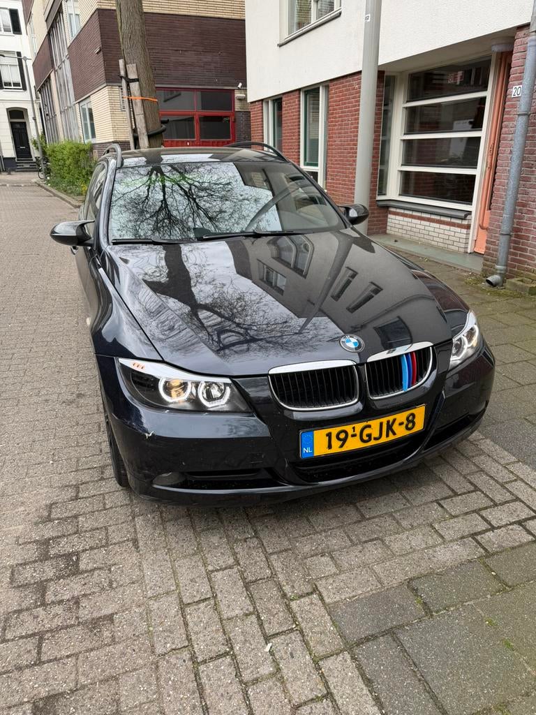 BMW 3-Serie 2.0 318 I Touring 2008 Zwart, Auto's, Zwart, Blauw, Origineel Nederlands, Handgeschakeld