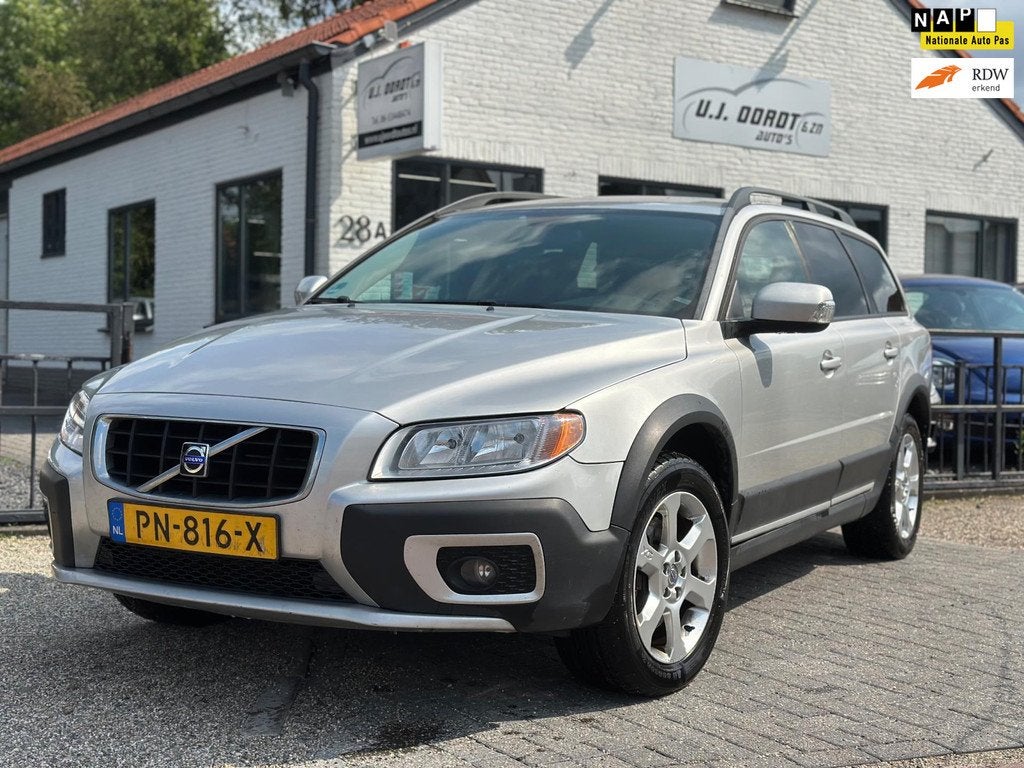 Volvo XC70 2.4 D5 Summum keurige auto !, Auto's, Automaat, 1716 kg, Gebruikt, Zwart