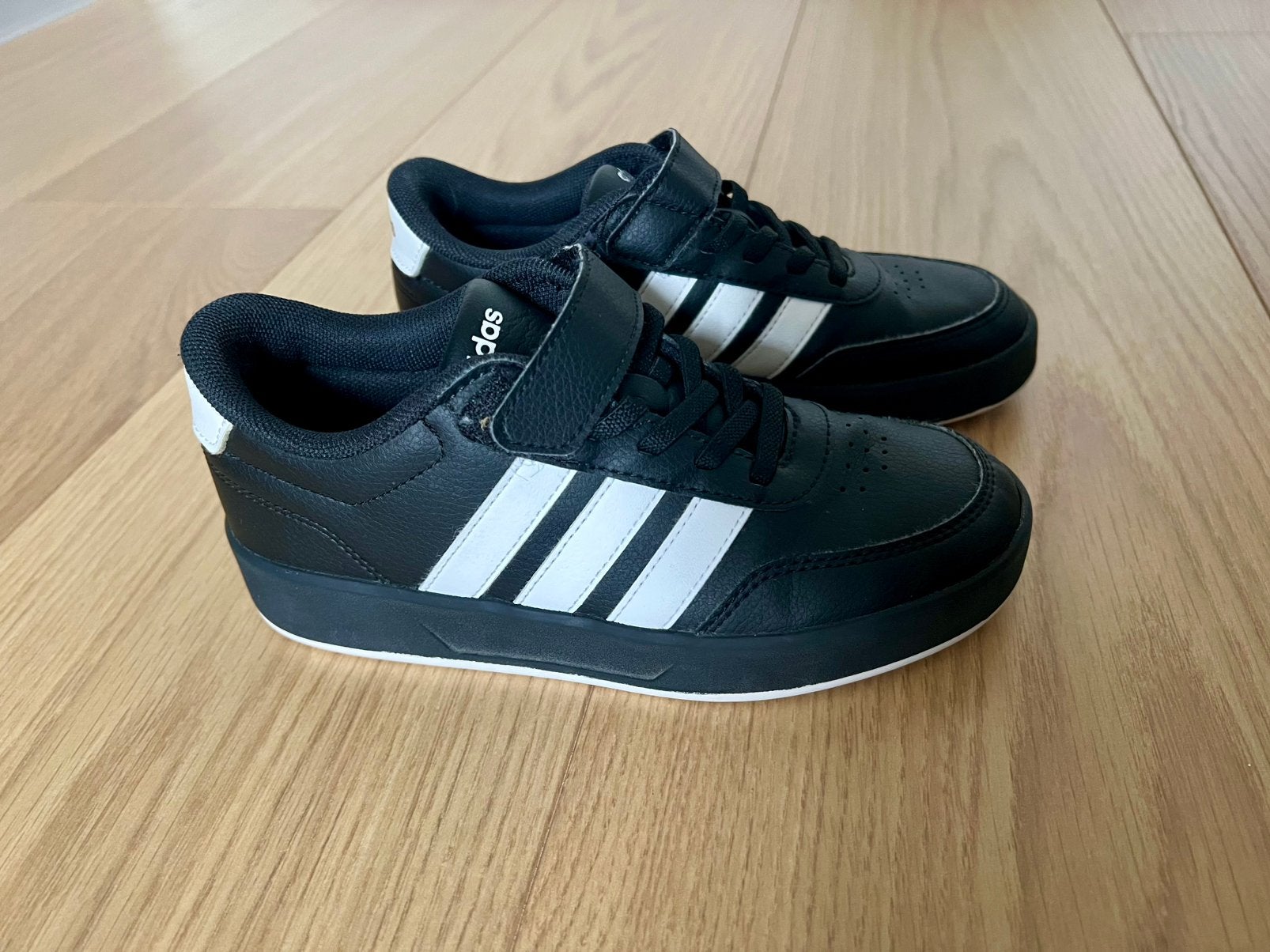 Adidas schoenen maat 32, Gebruikt, Jongen of Meisje, Schoenen, Ophalen of Verzenden