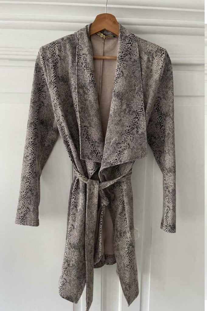 Creme De La Creme Blazer Slangenprint Maat S, Kleding | Dames, Beige, Ophalen of Verzenden, Zo goed als nieuw, Jasje