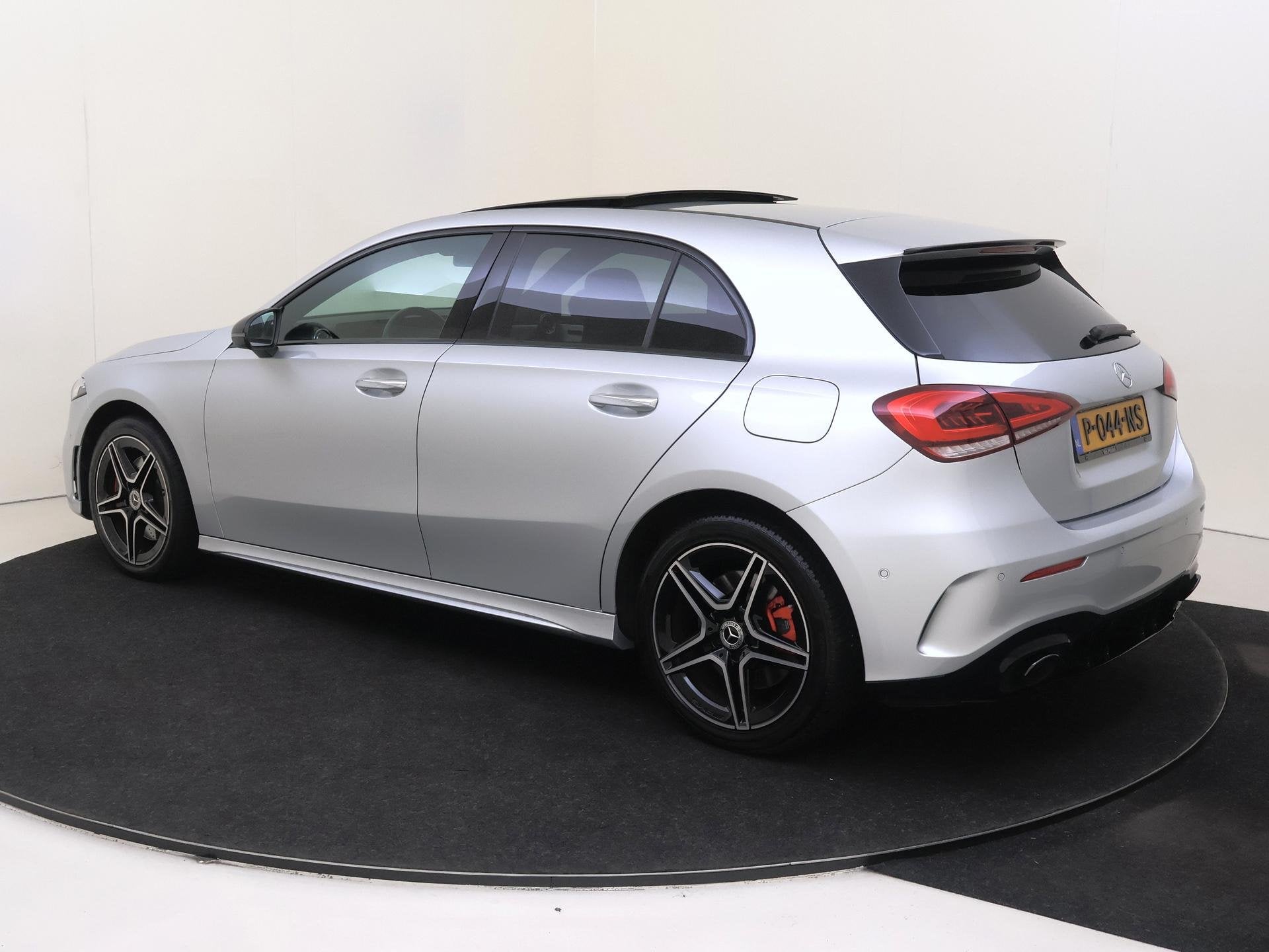 Mercedes-Benz A-klasse 250 e Premium Plus Panoramadak / Nigh, Auto's, 4 cilinders, 16 kWh, Leder en Stof, Bedrijf