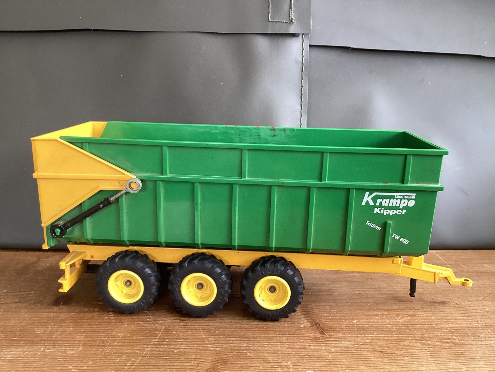 Krampe kipper, Hobby en Vrije tijd, Modelauto's | 1:32, Ophalen of Verzenden, Zo goed als nieuw, Tractor of Landbouw, SIKU