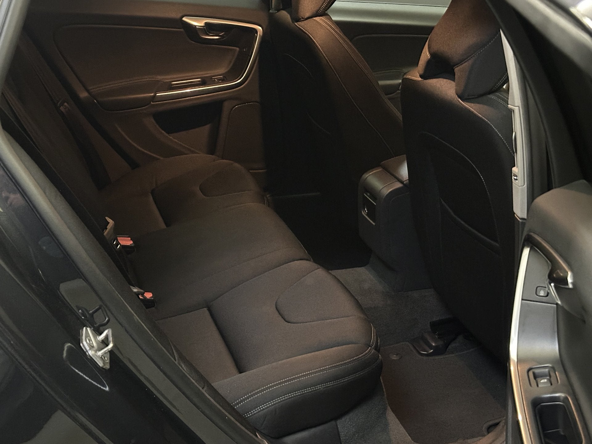 Foto 11 van Volvo V60 2.0 D2 Polar+ *Diesel*Full Options*Zeer goed Onder