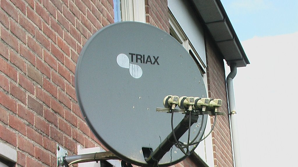 Triax 75 vierkops schotel., Audio, Tv en Foto, Schotelantennes, Ophalen, Gebruikt, (Schotel)antenne, Overige merken
