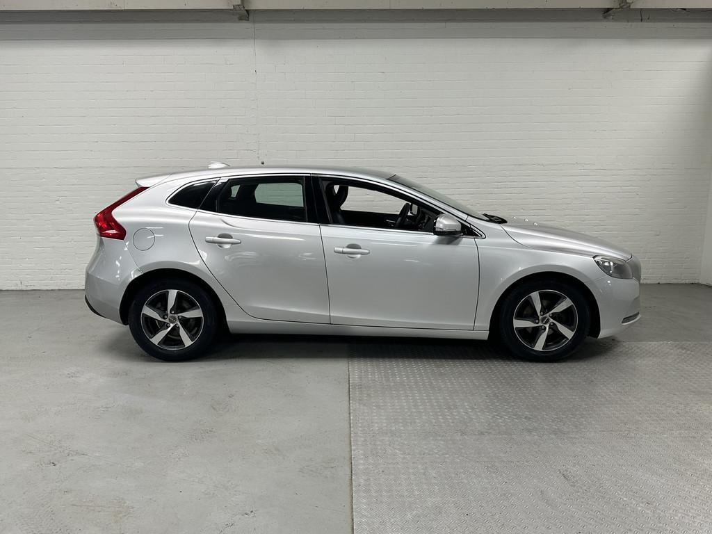 Volvo V40 1.6 D2 Momentum CLIMA /NAVI /CRUISE / ELK.PAKKET, Voorwielaandrijving, Euro 5, Gebruikt, 4 cilinders