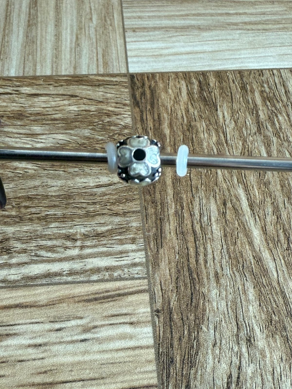 Pandora bedel bloem parelmoer zilver, Ophalen of Verzenden, Zo goed als nieuw, Zilver, Pandora