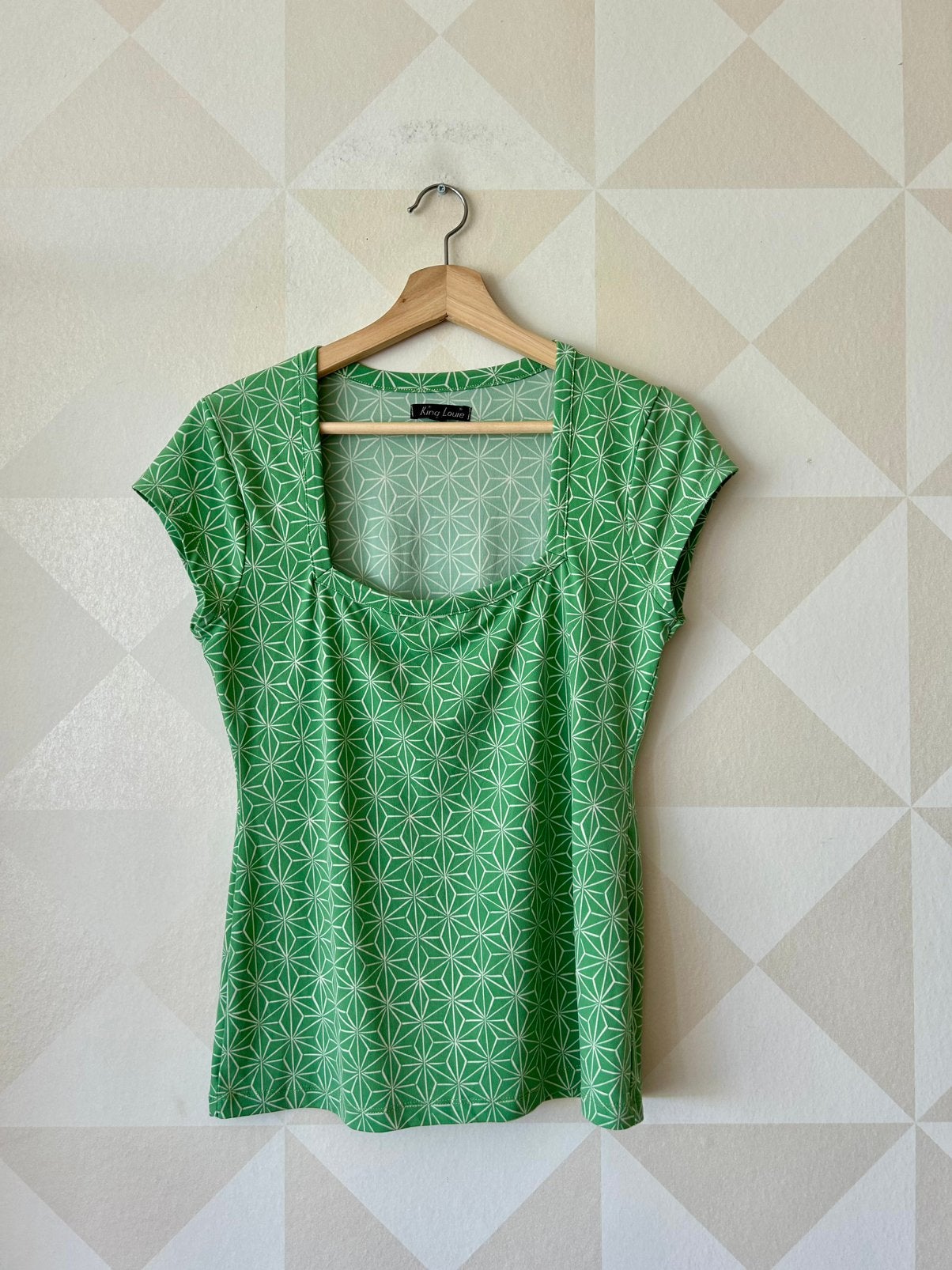 King Louie top shirt groen ster L/40 zgan, Kleding | Dames, Maat 42/44 (L), Ophalen of Verzenden, Zo goed als nieuw, Korte mouw