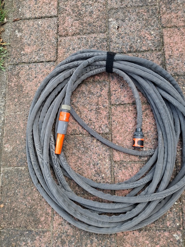Waterslang Gardena 20 m lang ,met verstevigde buitenmantel, Ophalen of Verzenden, Gebruikt, Tuinslang
