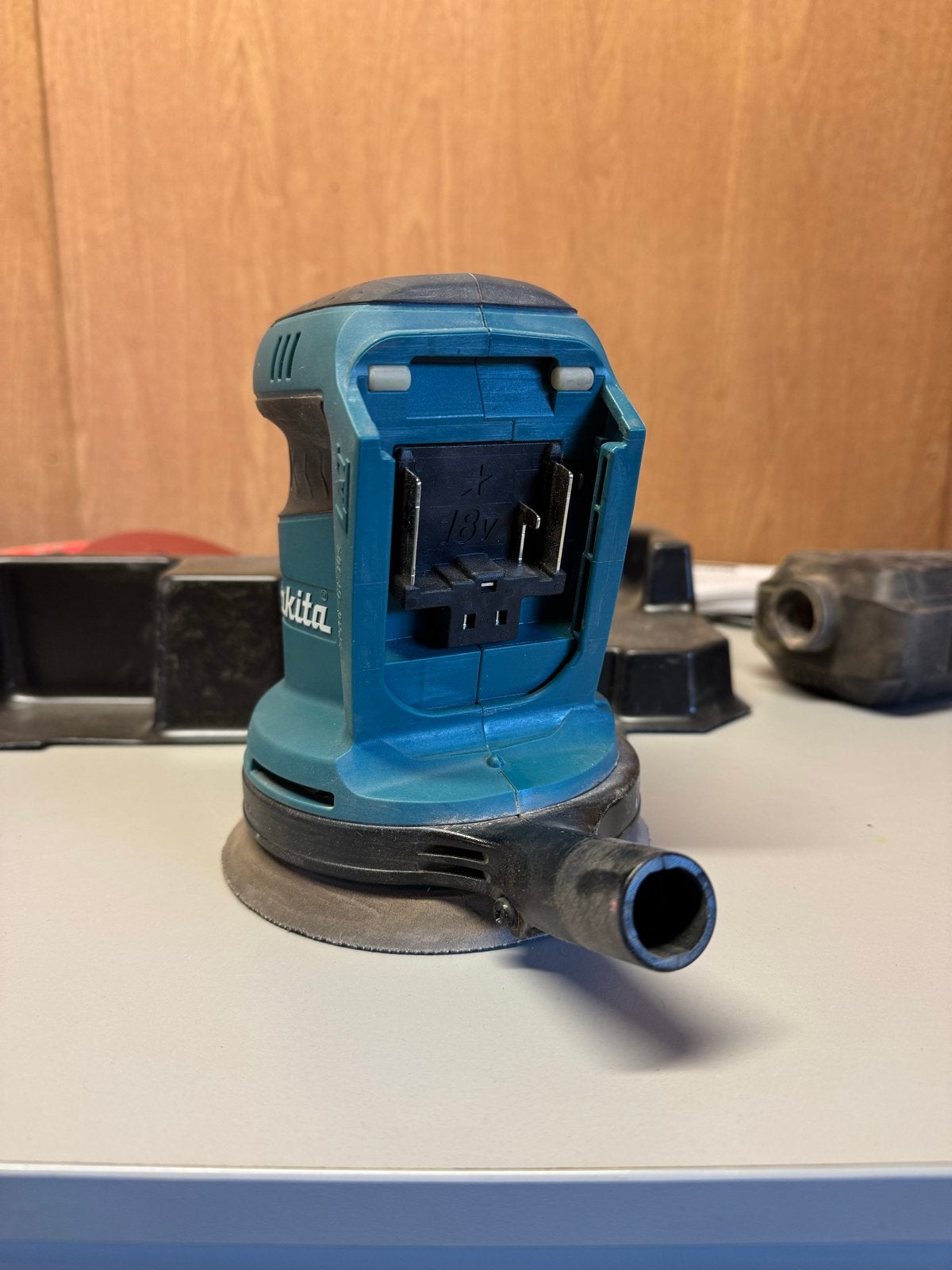 Makita DBO180 18V Accu Excentrische Schuurmachine, Doe-het-zelf en Verbouw, Gebruikt, Makita, Makita, Excentrische schuurmachine