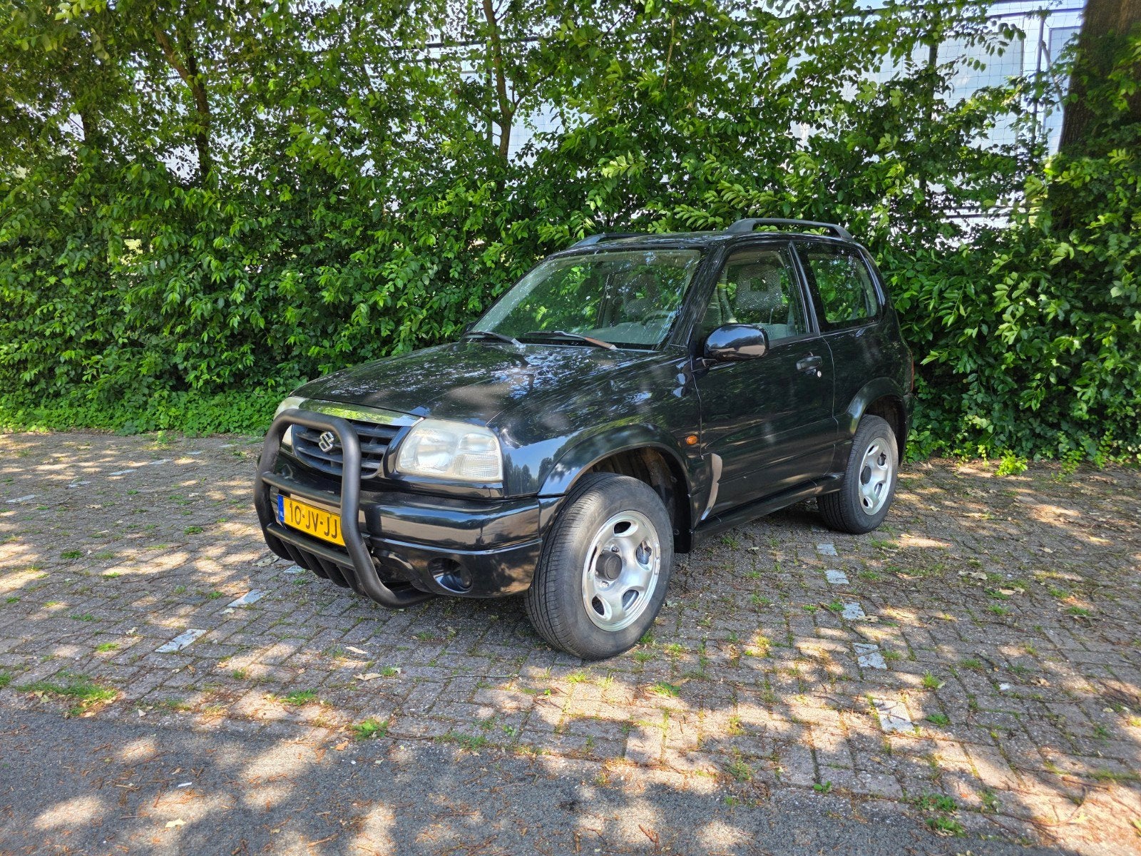 Suzuki Grand Vitara 4x4 1.6 3D 2002 Zwart Nieuwe Apk, 13 km/l, 4 cilinders, Zwart, Origineel Nederlands