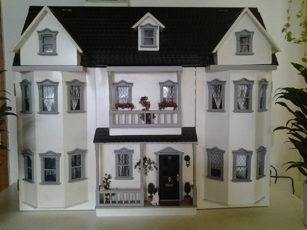 Groot poppenhuis met meubels/verlichting, Kinderen en Baby's, Speelgoed | Poppenhuizen, Ophalen, Gebruikt, Poppenhuis