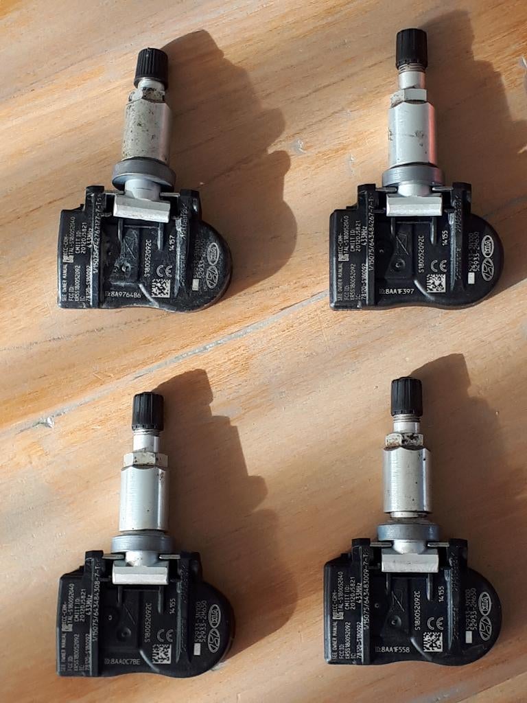 4 TPMS-bandenspanningsensoren, -ventielen., Ophalen of Verzenden, Gebruikt, Hyundai