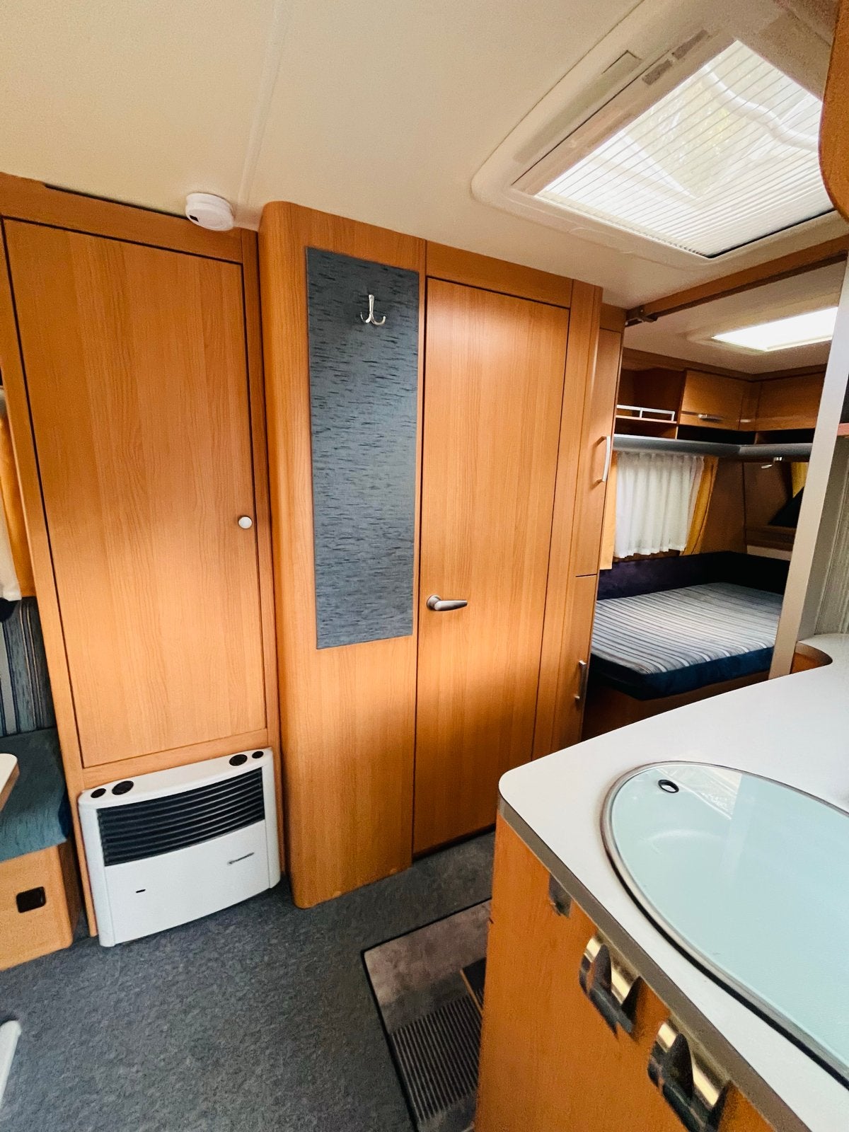 Wilk S3 530 Caravan te koop Comfortabel en mover en schotel, Caravans en Kamperen, Rondzit, Particulier, Schokbreker, 5 tot 6 meter