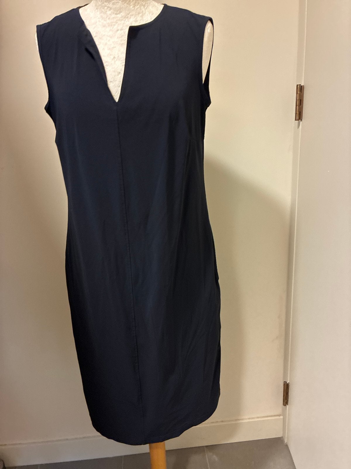 Studio Anneloes Simplicity jurk navy travelstof mouwloos, Blauw, Ophalen of Verzenden, Zo goed als nieuw, Knielengte