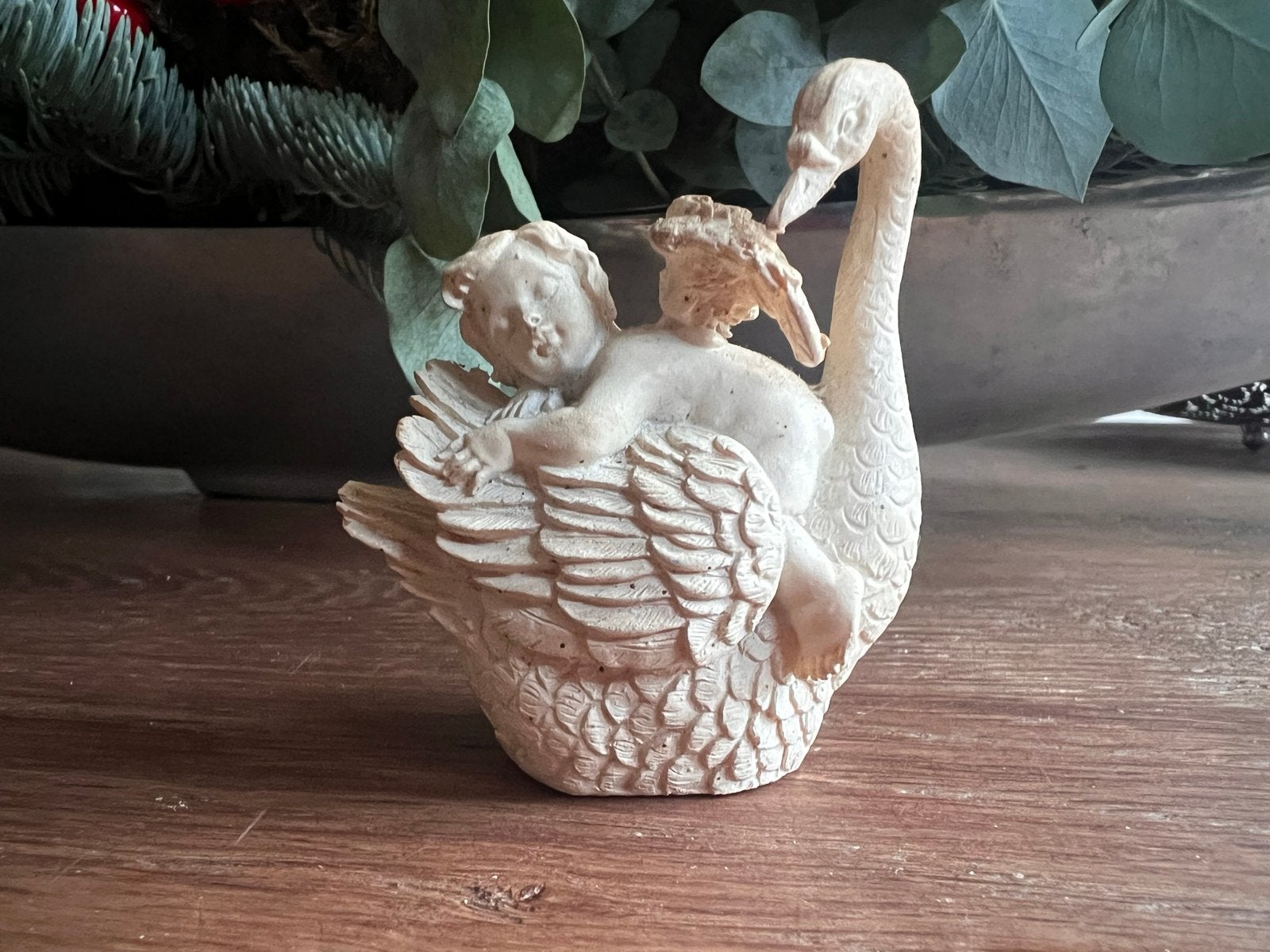 Wit Cherubijn Engel op Zwaan Ornament - Klassieke Decoratie, Verzamelen, Ophalen of Verzenden, Zo goed als nieuw