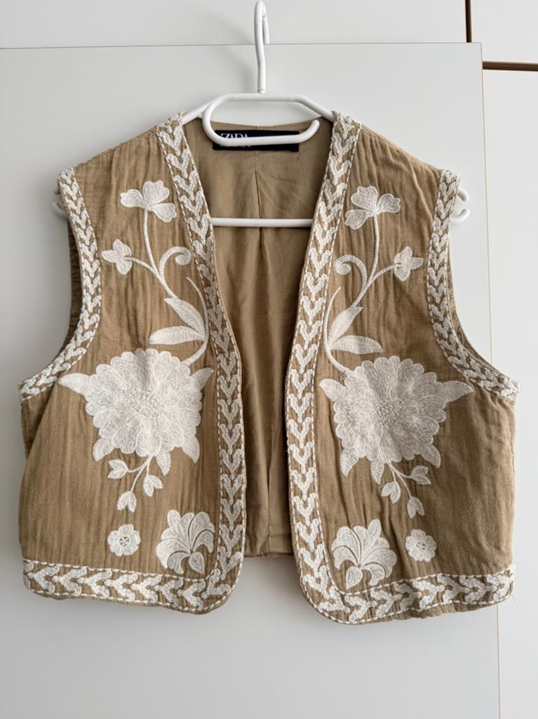 Zara gilet m, Kleding | Dames, Maat 38/40 (M), Beige, Ophalen of Verzenden, Zo goed als nieuw