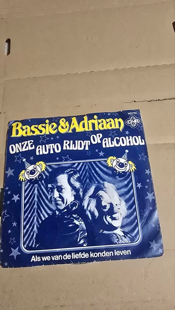 Bassie & Adriaan - Onze Auto Rijdt Op Alcohol Single, Ophalen of Verzenden, Gebruikt, Overige genres