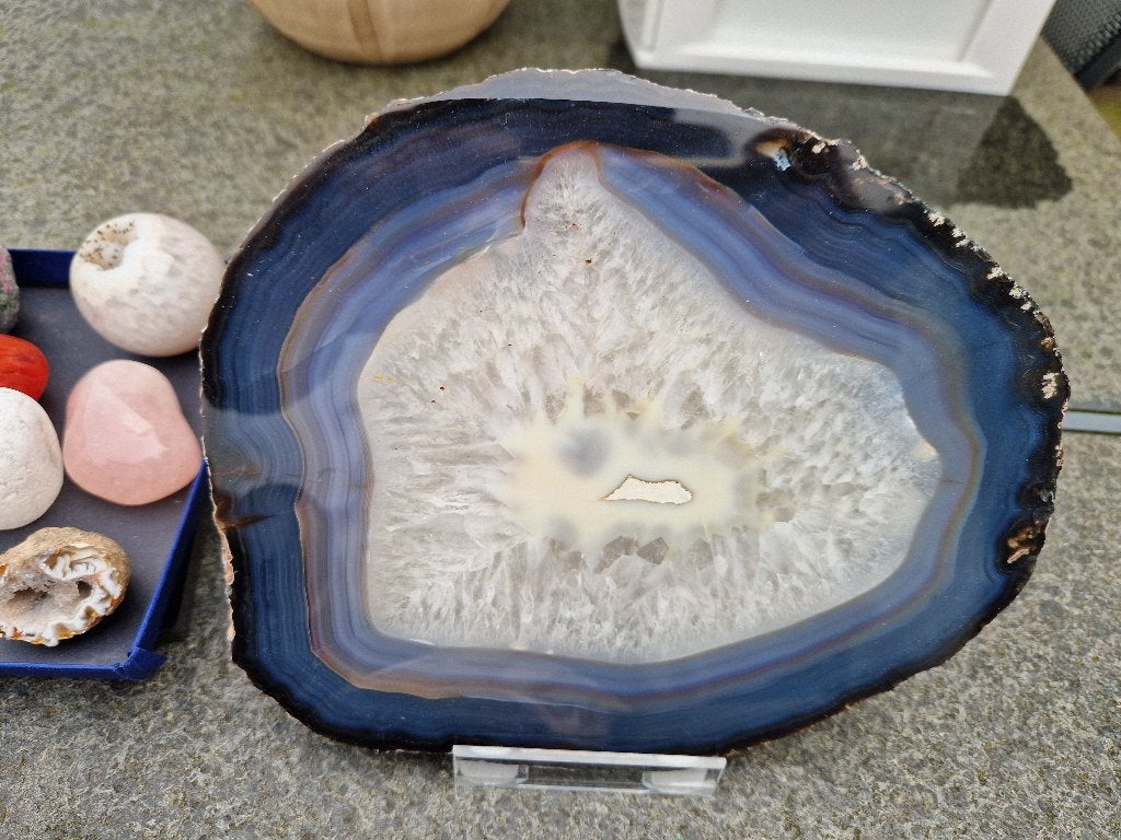 Grote geslepen Agaat schijf in de midden helder Bergkristal., Verzamelen, Mineralen en Fossielen, Ophalen of Verzenden